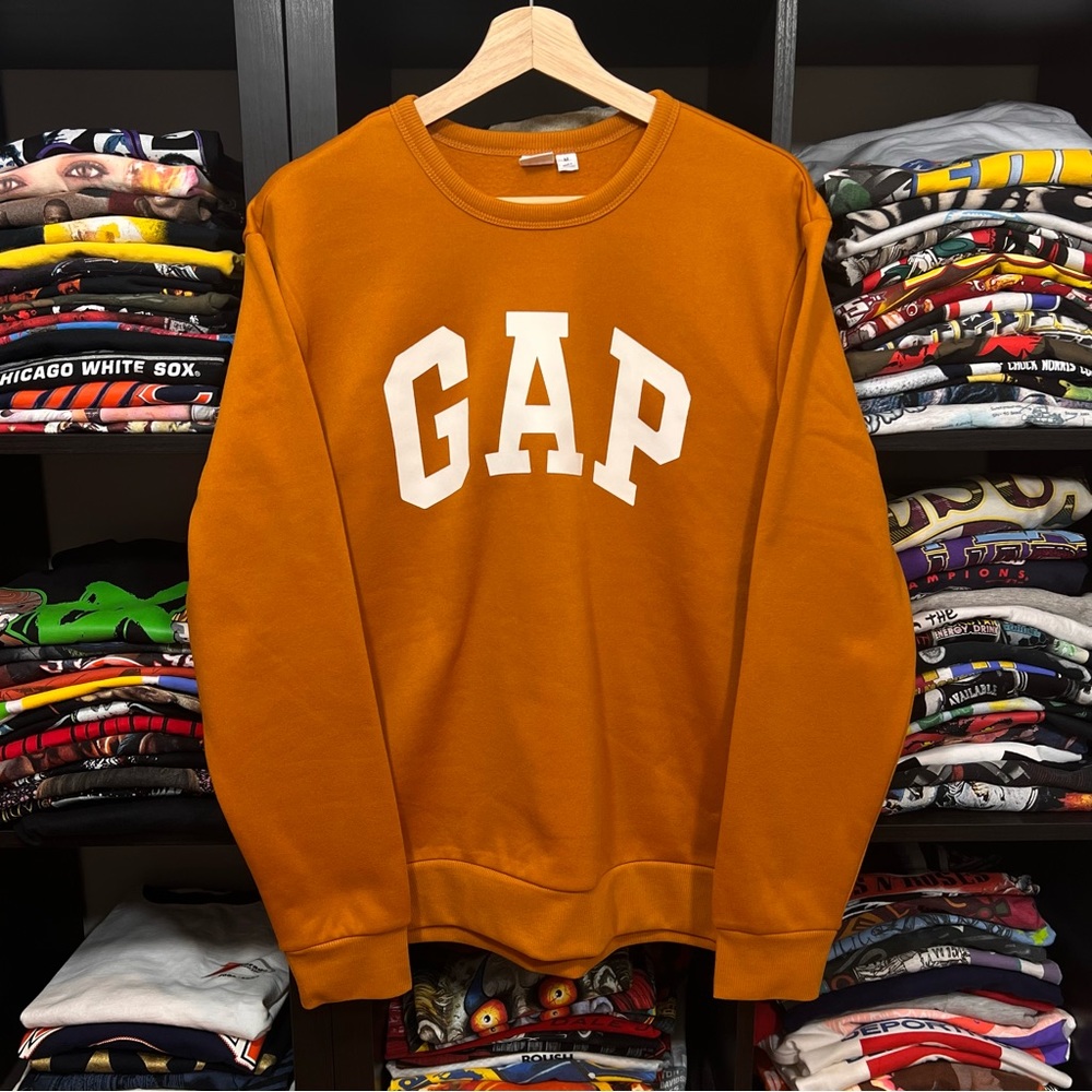 New without tags GAP Crewneck copper orange size M